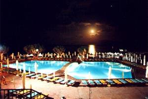 kreta1_nightpool.jpg